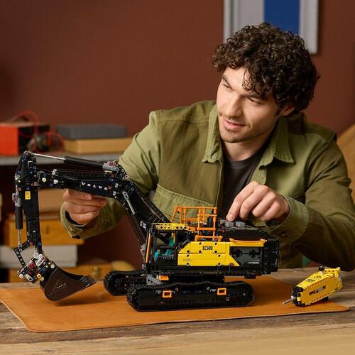 LEGO Technic Volvo EC500 Hybrid byggesæt - 2.359 dele
