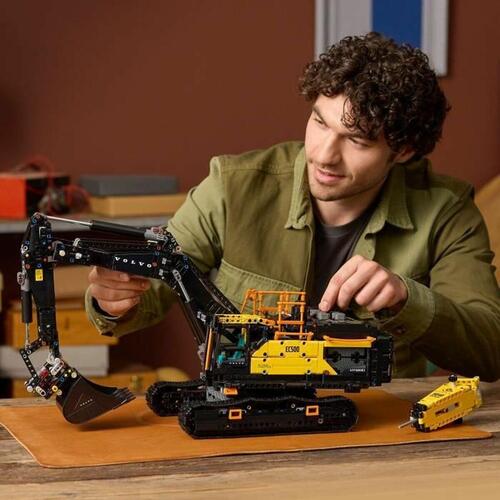 LEGO Technic Volvo EC500 Hybrid byggesæt - 2.359 dele