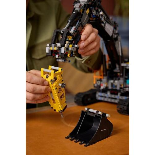 LEGO Technic Volvo EC500 Hybrid byggesæt - 2.359 dele