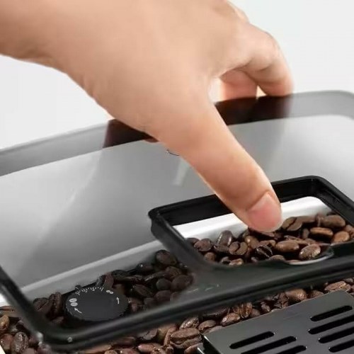 DeLonghi Magnifica S superautomatisk espressomaskine - 1.450 W, hvid