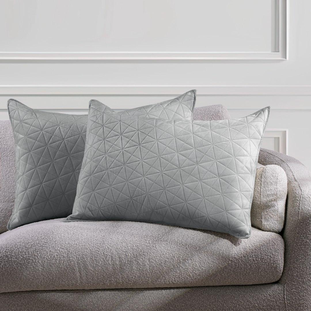 Pudebetræk 50x70 cm - RESTILO Laila, grå, præget fløjl (2 stk) billede