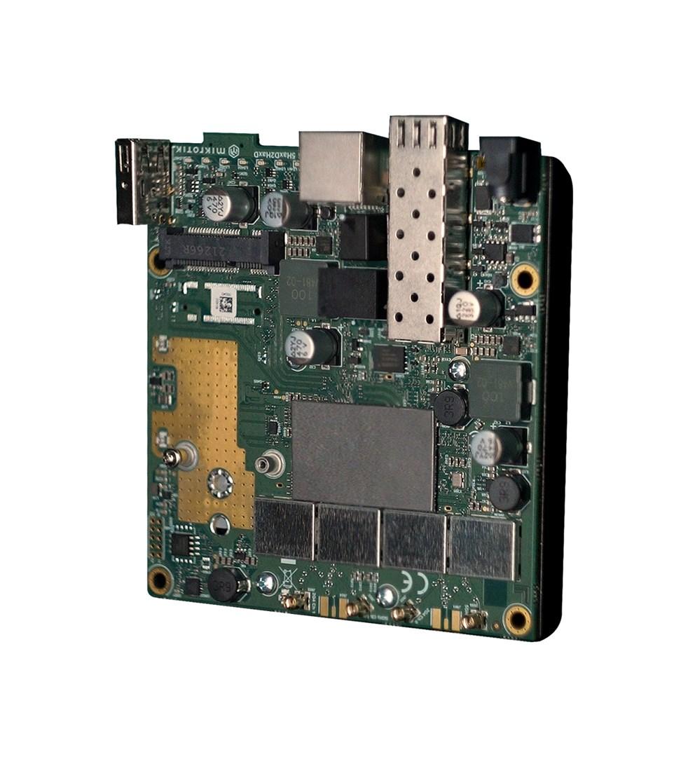 Router MikroTik RouterBOARD L23UGSR-5HaxD2HaxD L4 - 800 MHz, 256 MB RAM, 1x Gigabit LAN, 1x SFP 2,5 Gbps, 802.11ax billede
