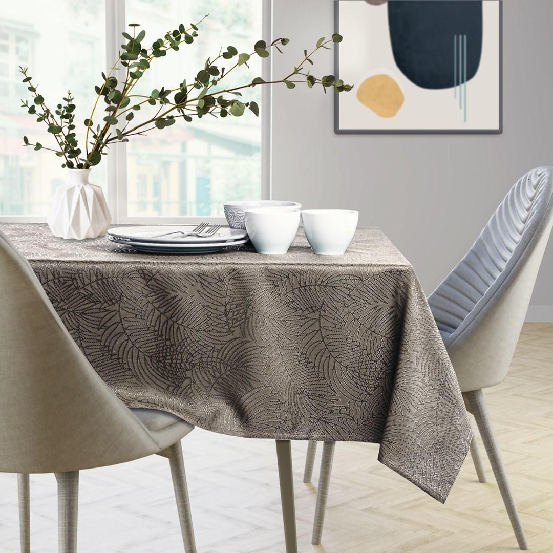 Dug kvadratisk 80×80 cm - AmeliaHome Gaia, cappuccino, præget plantemotiv billede