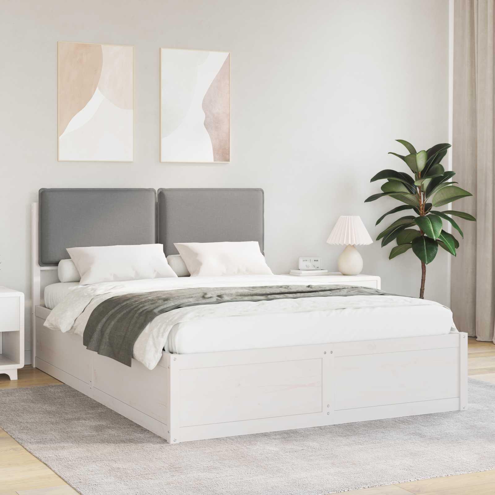 Sengestel med polstret hovedgavl - lysegrå 135 × 190 cm