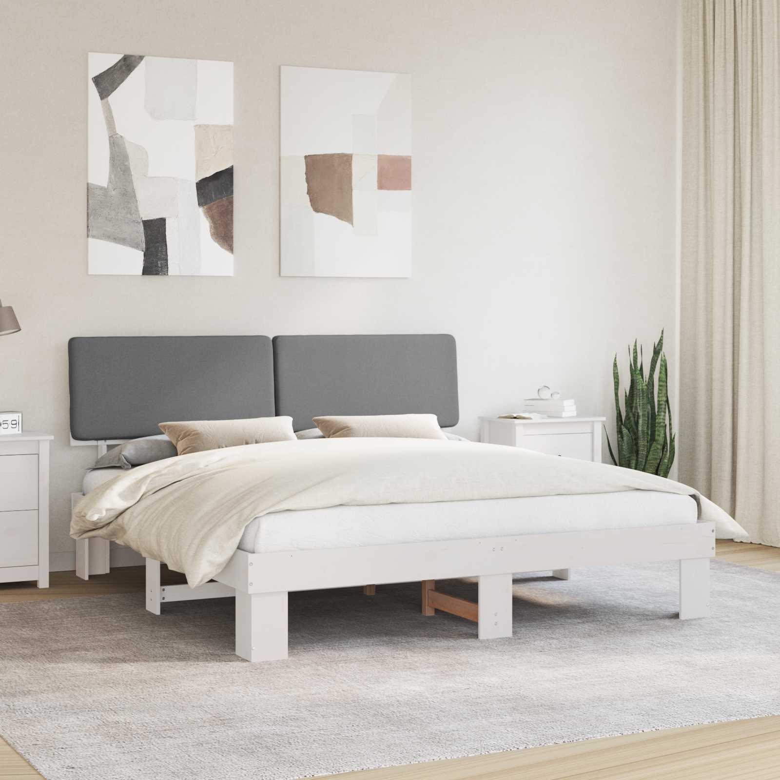 Sengestel i massivt fyrretræ med polstret hovedgavl - lysegrå, 180 x 200 cm billede