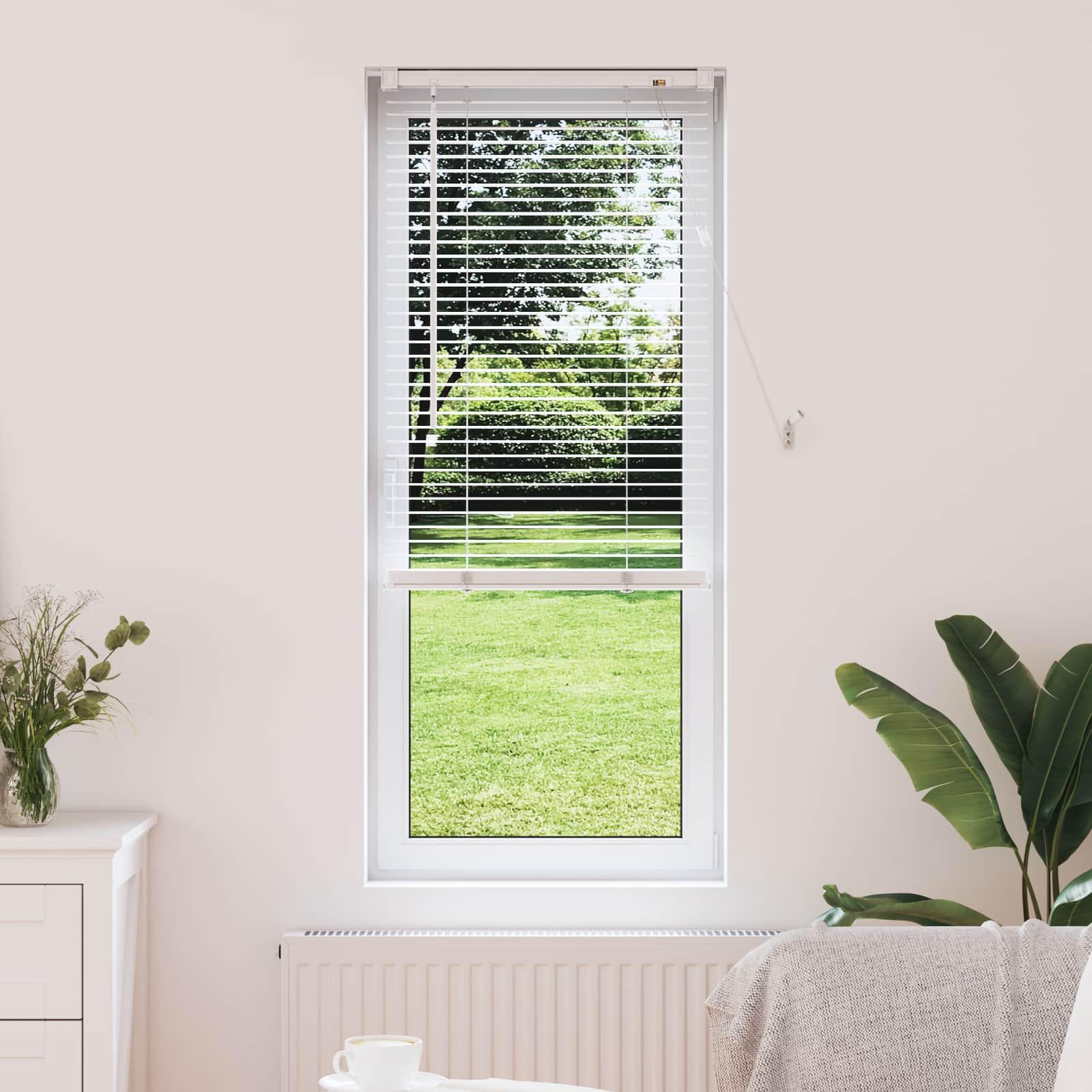 Persienne i PVC - hvid 150 × 60 cm, lameller 25 mm billede