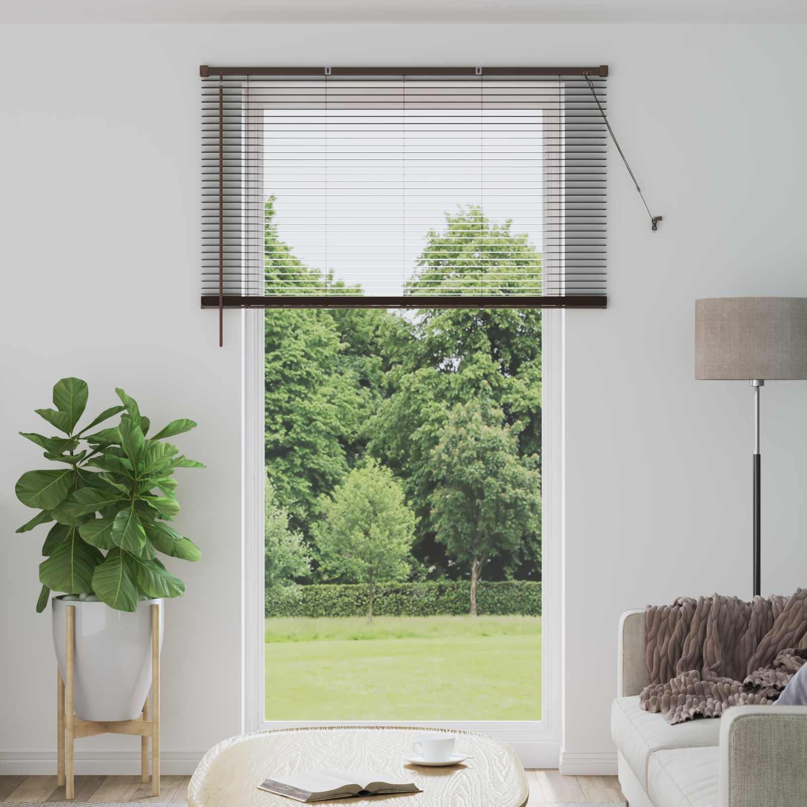 Persienne i PVC - mørk brun med mønster 213 × 150 cm, 25 mm lameller billede