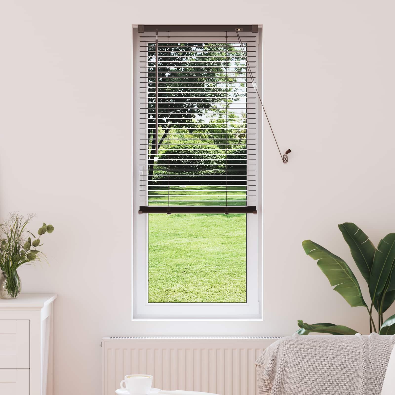 Persienne i PVC - mørk brun med mønster, 150 × 60 cm, 25 mm lameller billede