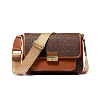 Crossbody Tasker