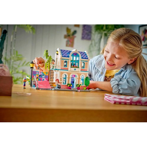 LEGO Friends 42687 Lianns familievilla – byggesæt til børn 7+ (946 dele)