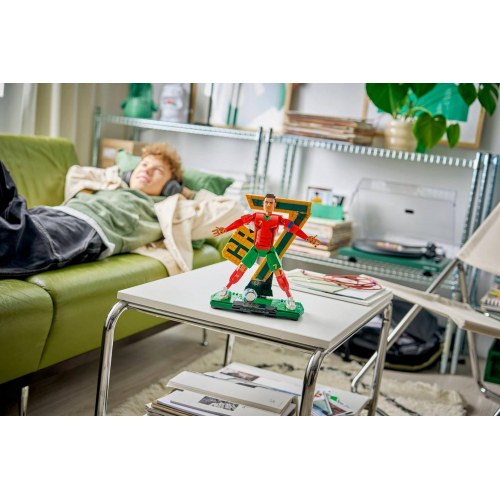 LEGO Editions 43016 Cristiano Ronaldo - Football Legend byggesæt (12+)