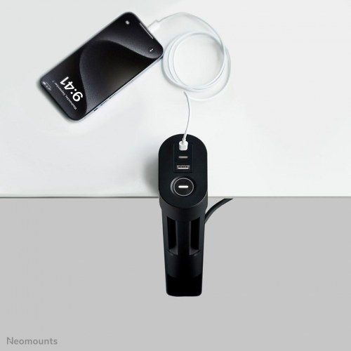 Neomounts DS22-840BL6 bordstik med klemme - 3x Schuko, 2x USB‑C, 2x USB‑A, hurtigopladning