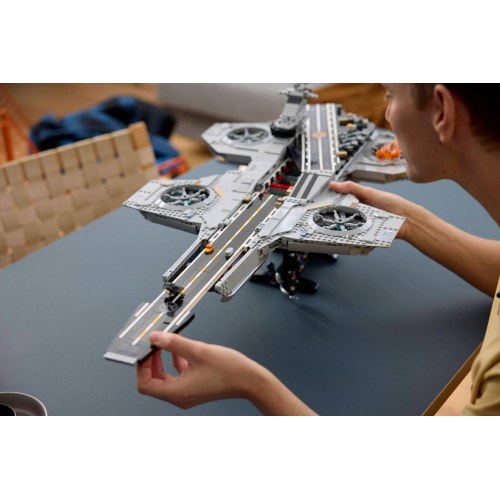 LEGO Marvel 76354 S.H.I.E.L.D. Helicarrier - samlesæt til voksne (18+)