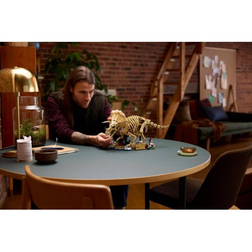 LEGO Jurassic World 77985 Dinosauriefossiler: Triceratops - byggesæt til voksne (18+)