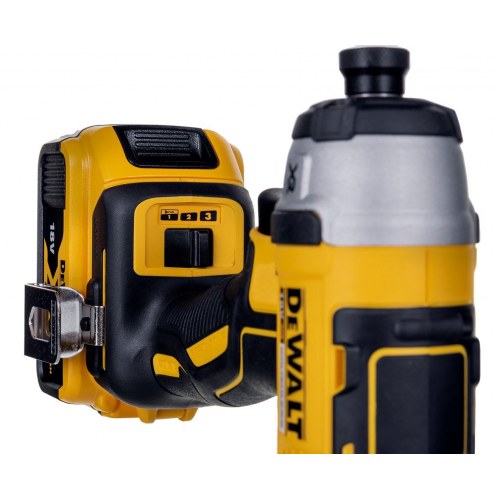 DeWALT DCK422P3 18V XR kombosæt - bor/skruemaskine, slagboremaskine, slagskruetrækker og vinkelsliber med 3 x 5,0 Ah