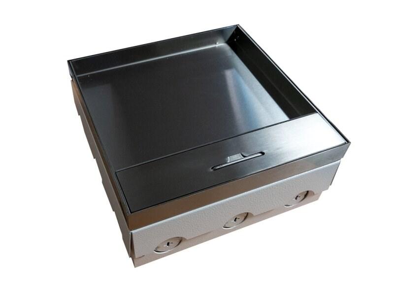 A-LAN gulvboks 12M - 12-modulers gulvboks til 22,5Ã45 mm (45Ã45 mm), vinklet montering