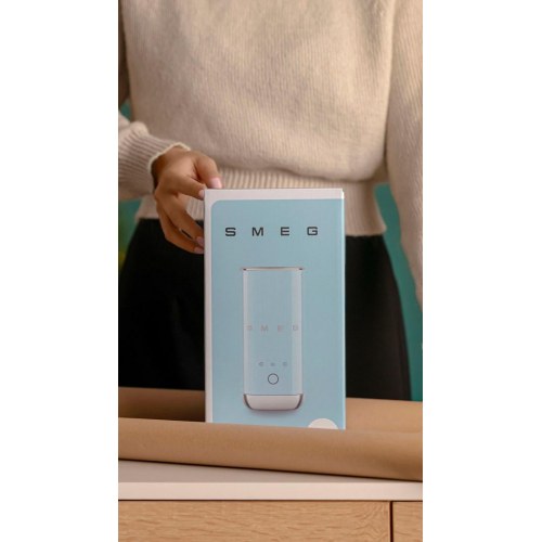 Smeg MFF02BLEU automatisk mÃ¦lkeskummer/varmer - sort