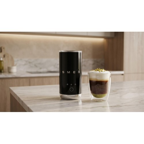 Smeg MFF02BLEU automatisk mÃ¦lkeskummer/varmer - sort