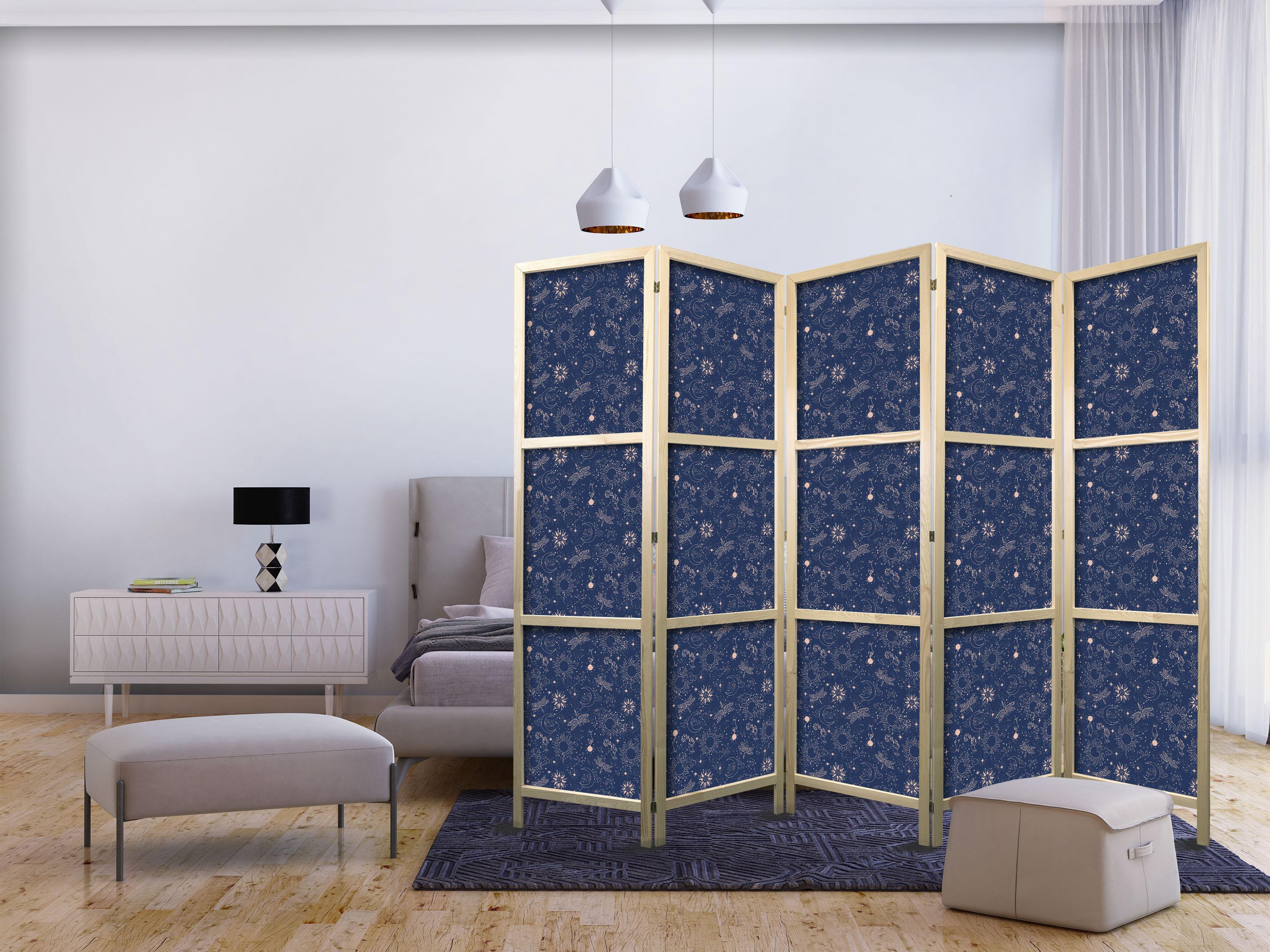 Japansk skærmvæg Cosmic Fantasy 225 x 172 cm - 5-panels rumdeler med soler, måner og guldsmede billede