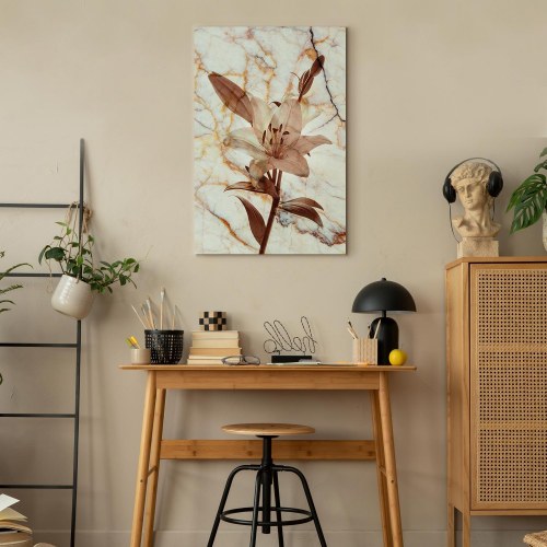 Billede på lærred - Blomstens elegance - Delikat lilje på marmor i sepia