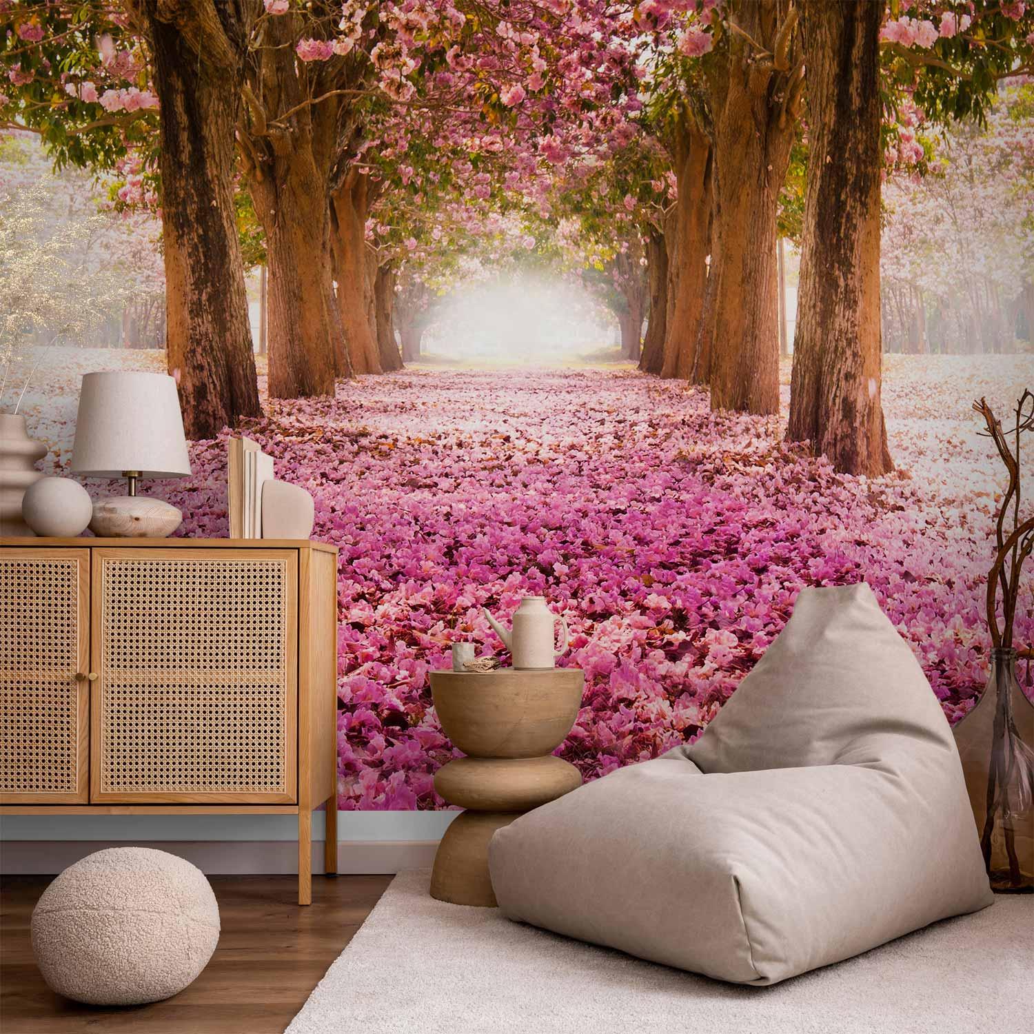 Fototapet Lyserød lund med blomstrende træer - 450 x 315 cm - Standard billede