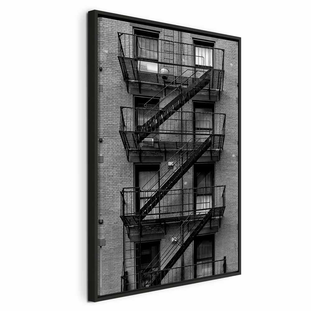 Lærredsbillede Emergency Exit lodret - bymotiv - 40 x 60 cm - I en sort træramme billede
