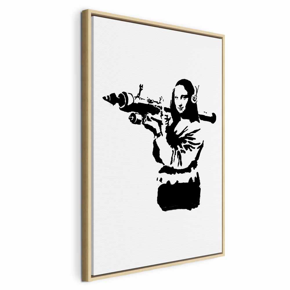 Banksy Mona Lisa med raketkaster - lodret lærredsbillede - 40 x 60 cm - I en naturlig træramme billede