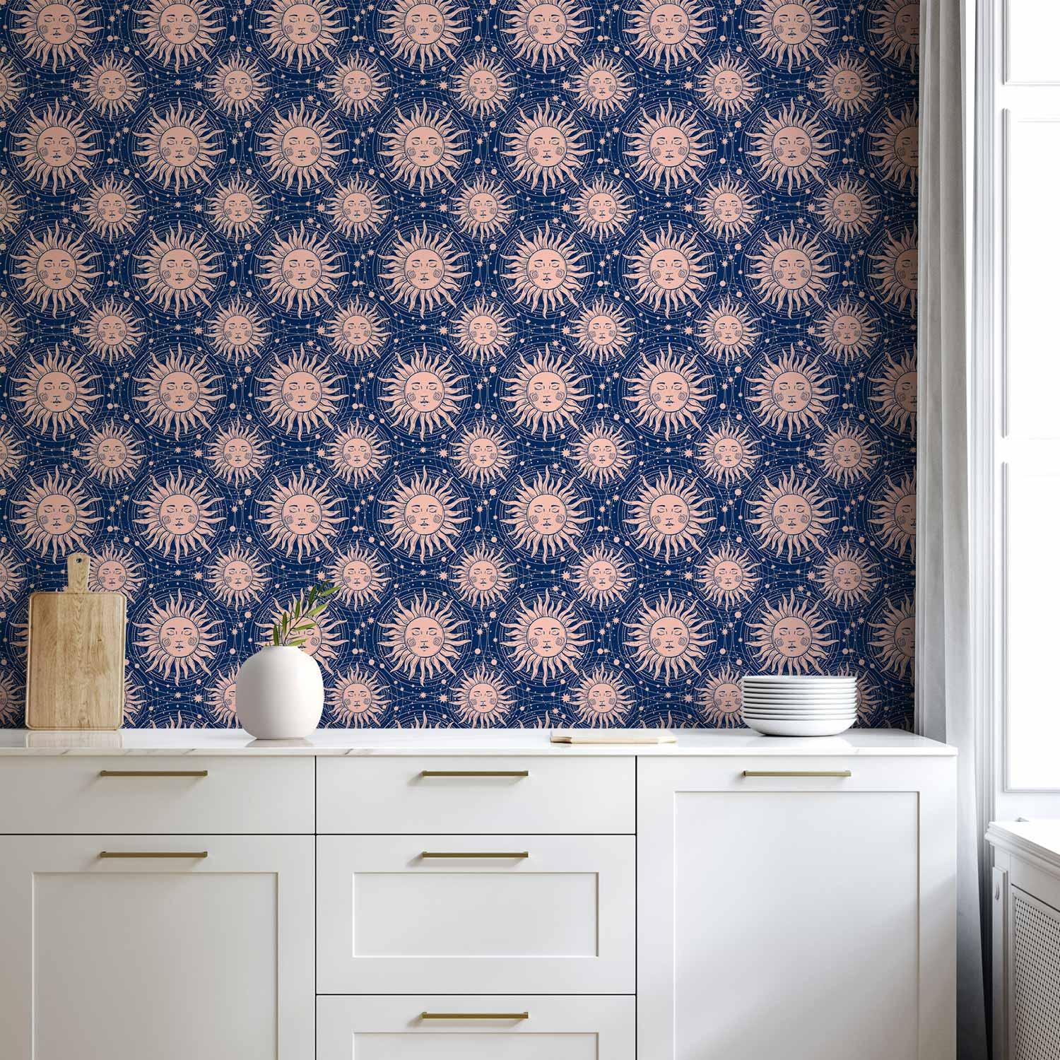 Tapet Sunny Patterns - solmotiv på marineblå baggrund - 50 x 1000 cm - Vandtæt