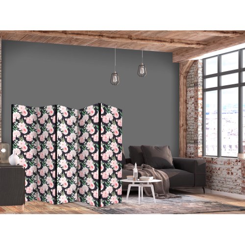 5-panels skærmvæg med pæoner - pink blomster på grafitbaggrund