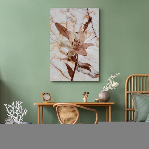 Billede på lærred - Blomstens elegance - Delikat lilje på marmor i sepia