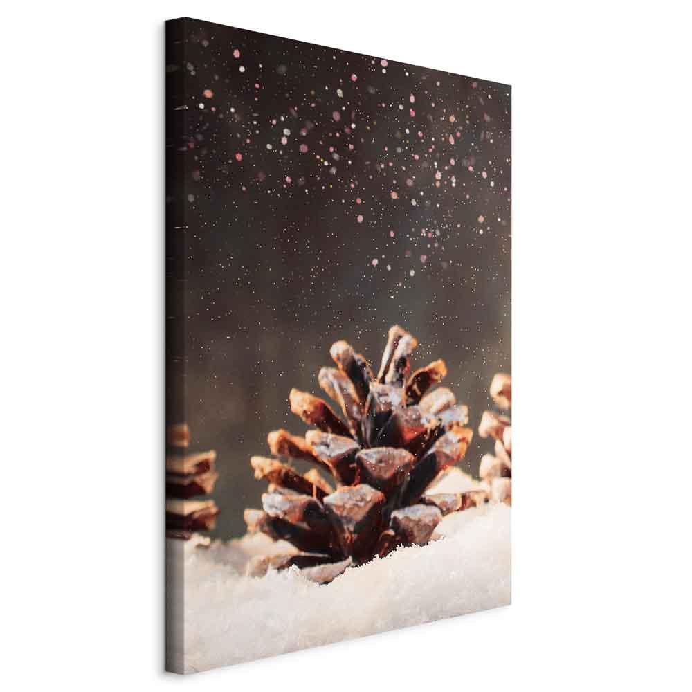 Lærredsbillede Winter Pine Cone - 1 del, lodret - 80 x 120 cm - På italiensk lærred