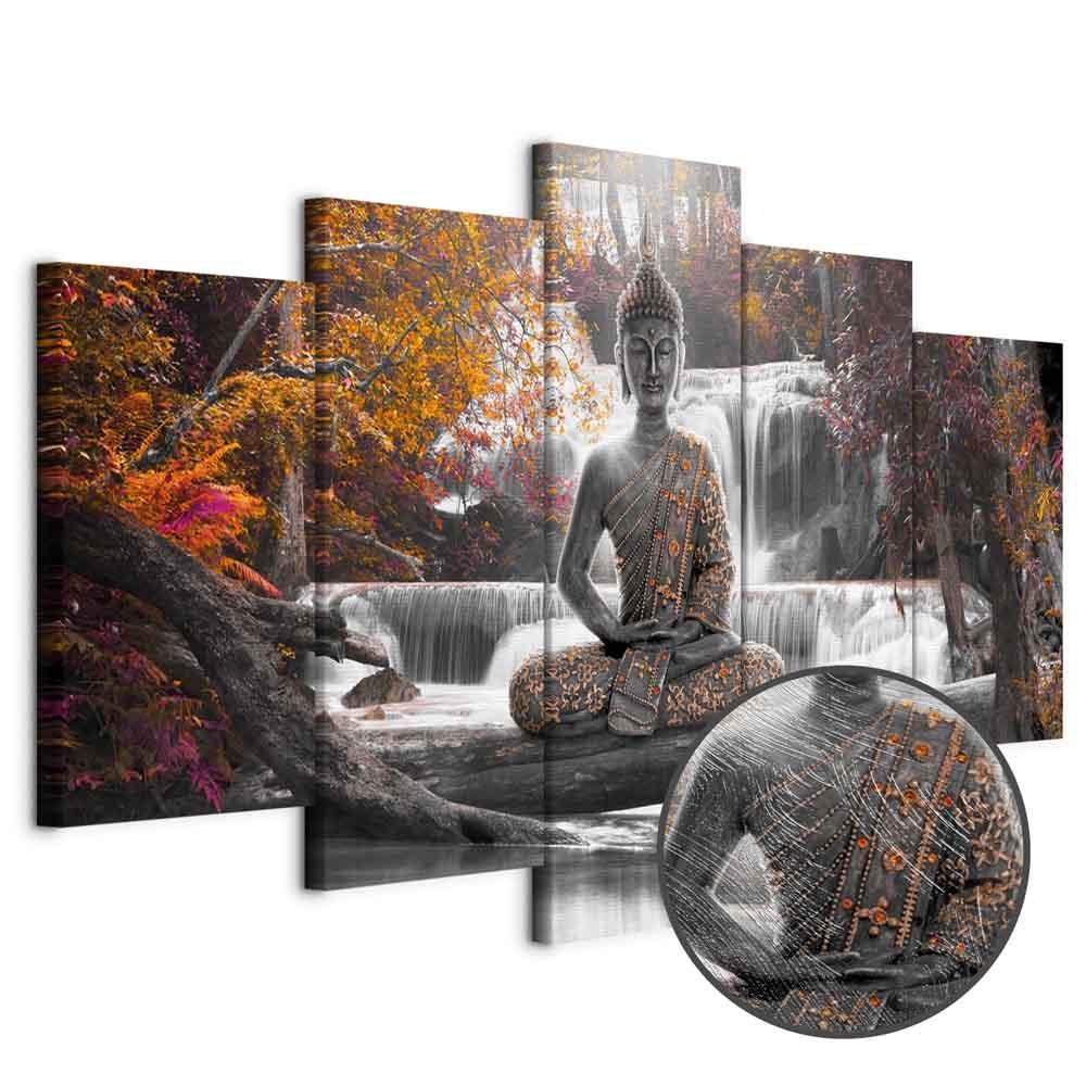 Lærredsbillede Efterårs-Buddha - orientalsk vægbillede med Buddha, vandfald og skovmotiv - 100 x 50 cm - Premium Print