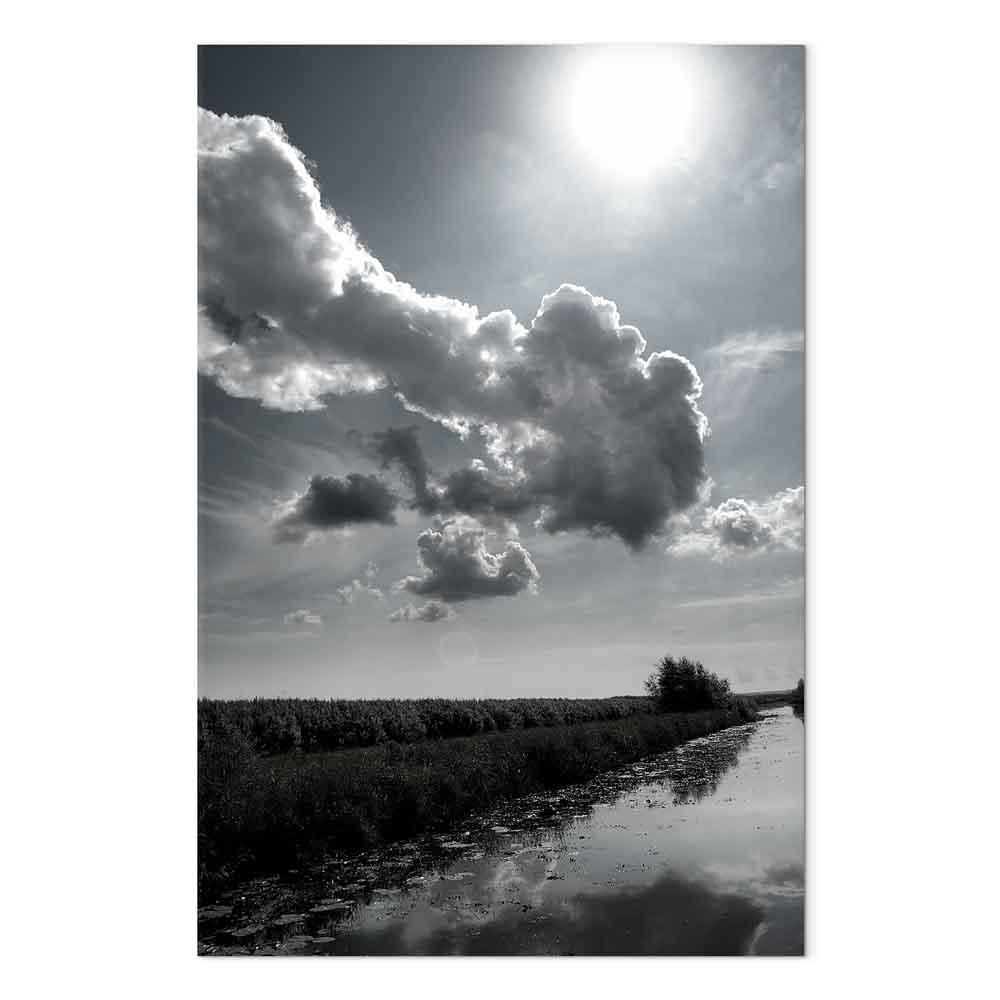Lærredsbillede - Sol over skyer - himlens spejling i vand og mark, 1-delt vægdekoration - 40 x 60 cm - Akustisk