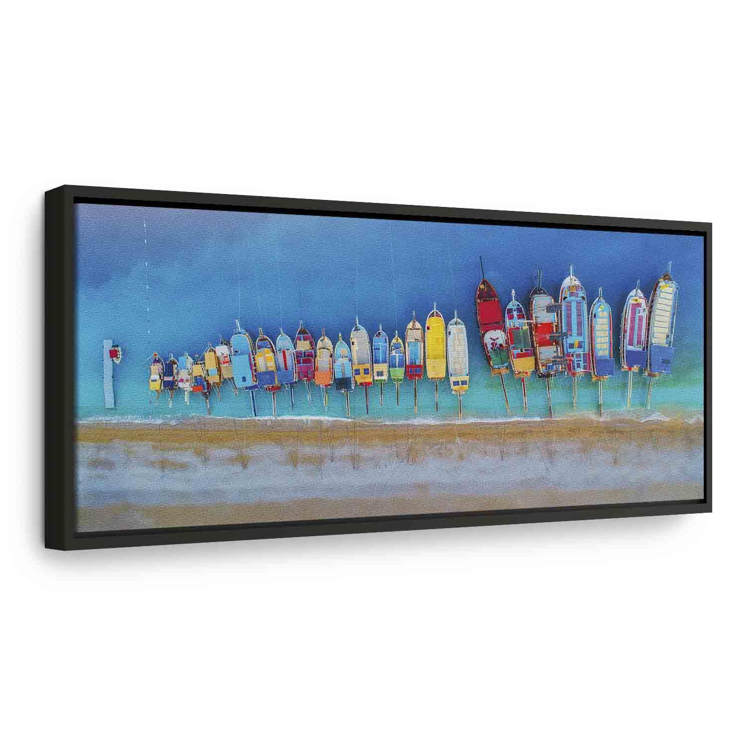 Lærredsbillede - Farverige både smalt vægbillede med landskabsmotiv - 120 x 40 cm - I en sort træramme
