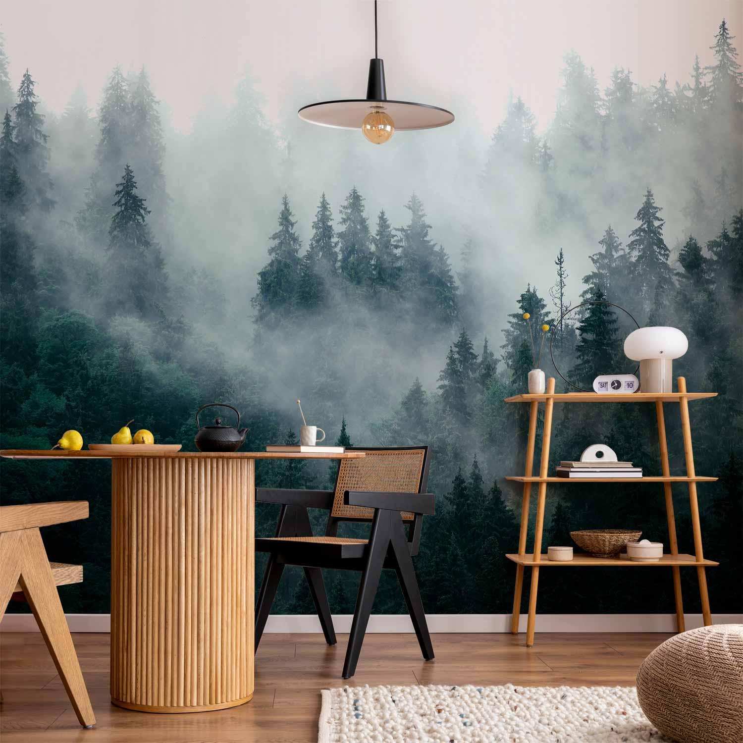Fototapet Mountain Forest Mørkegrøn - tåget skovmotiv til væg i flere varianter - 500 x 350 cm - Vandtæt