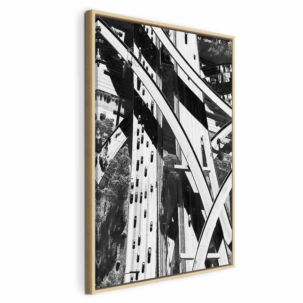 Lærredsbillede - City Geometry - vertikalt billede med bymotiv og grafisk arkitektur - 40 x 60 cm - I en naturlig træramme