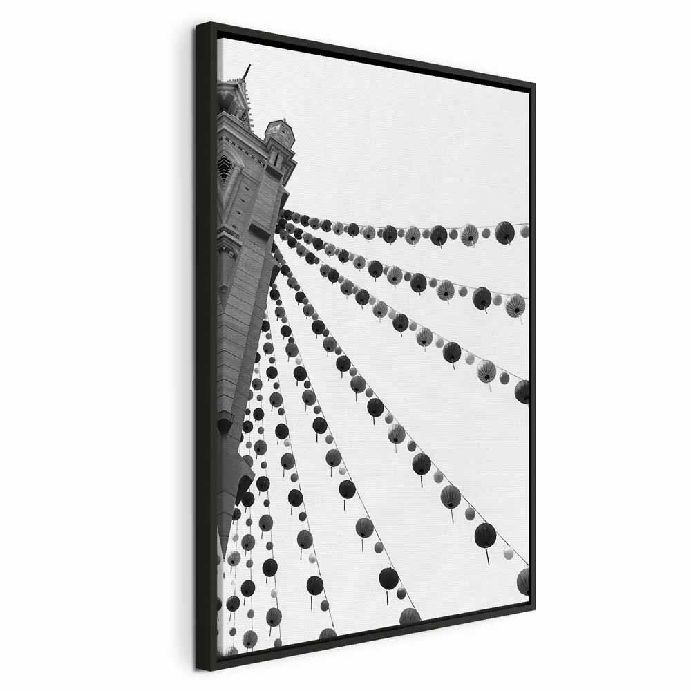Billede på lærred - Glædelig festival, lodret vægdekoration med by- og arkitekturmotiv - 40 x 60 cm - I en sort træramme