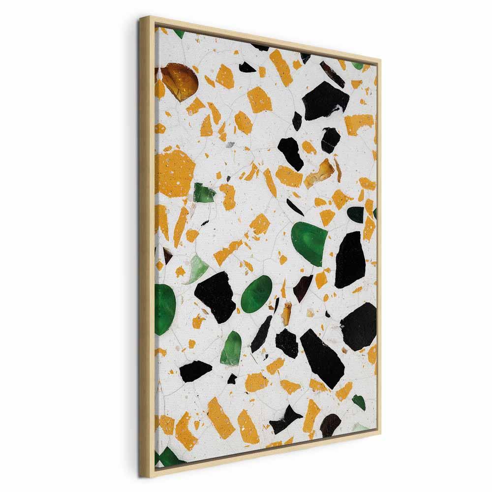 Abstrakt terrazzo lærredsbillede i lodret format - vægbillede i 1 del med tryk på kanterne - 80 x 120 cm - I en naturlig træramme