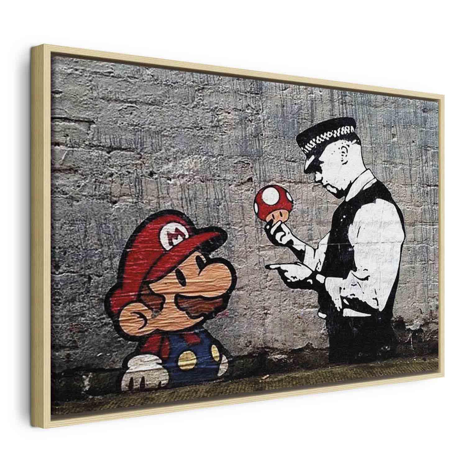 Banksy lærredsbillede - Mario og politibetjent, gadekunst vægbillede - 120 x 80 cm - I en naturlig træramme
