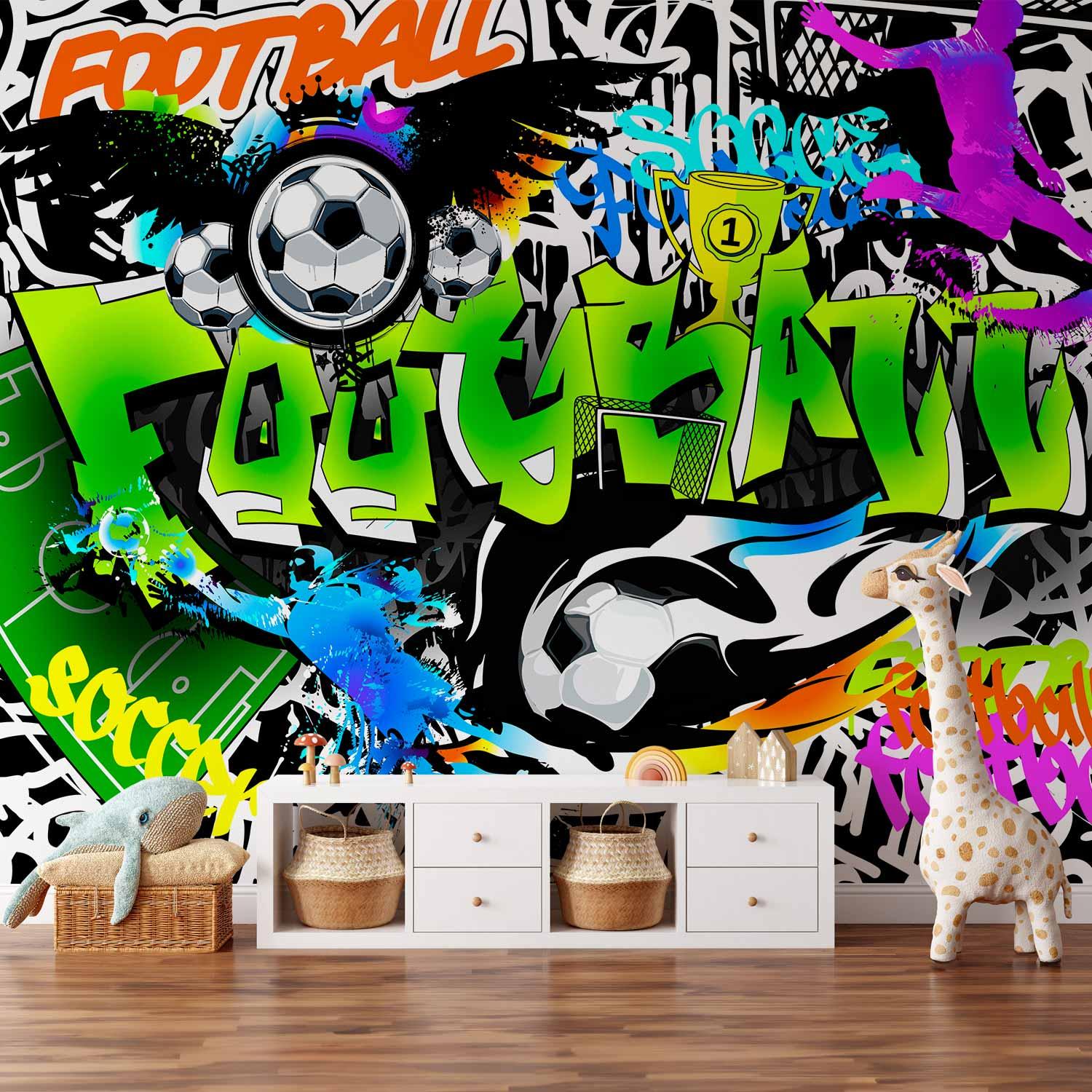 Fototapet med fodboldgraffiti - urban vægdekoration med farverigt sportsmotiv - 500 x 350 cm - Standard
