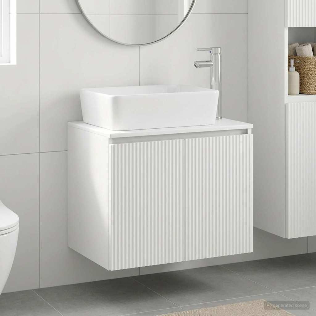 Badeværelsesmøbel sæt med vask og armatur i hvid konstrueret træ