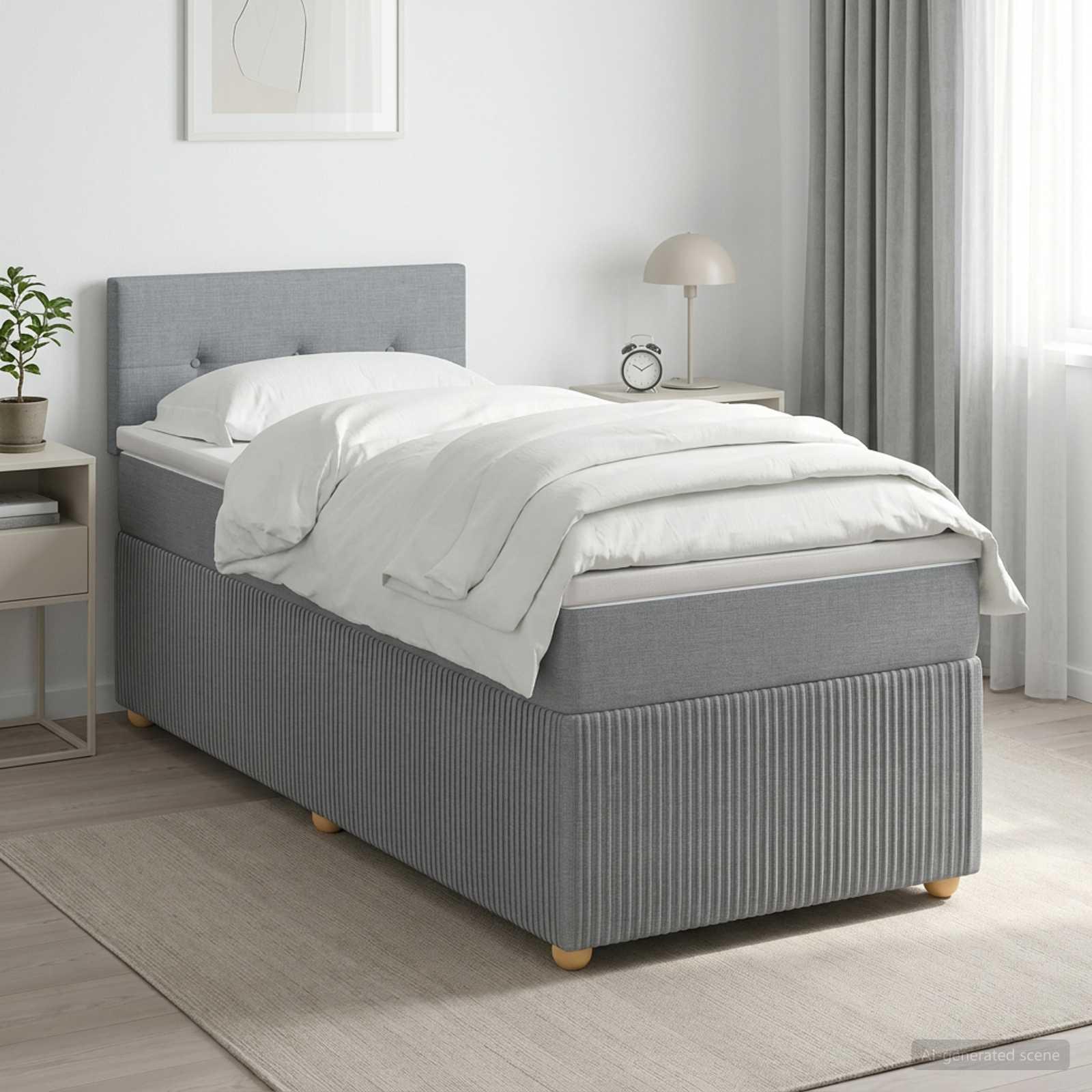 Seng med madras og topmadras 100 x 200 cm i lysegrå stof