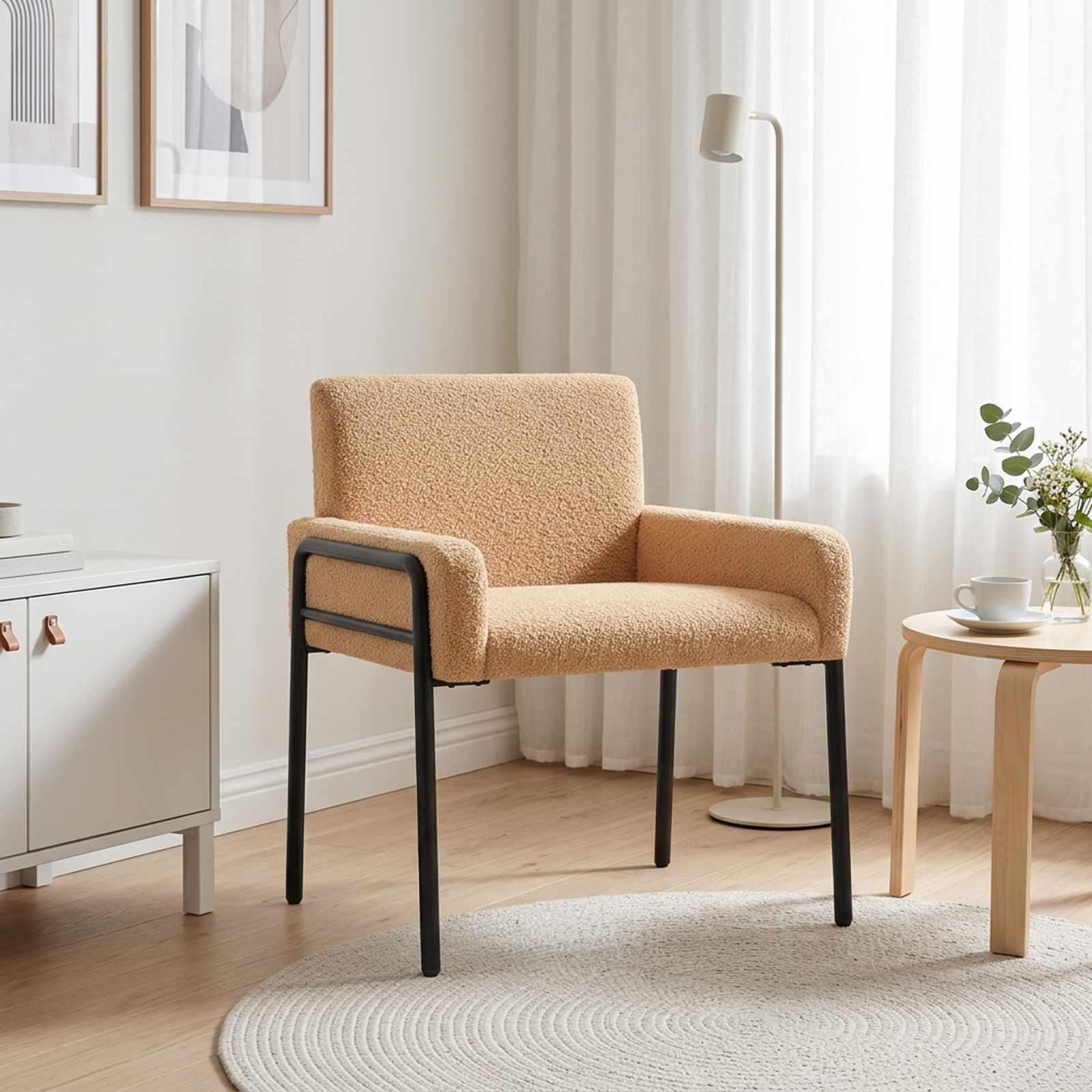 Lænestol i beige bouclé