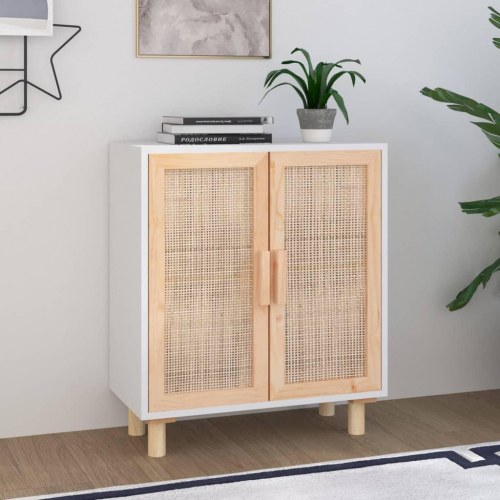 Skænk 60×30×70 cm - hvid med naturlig rattan og fyrretræsdetaljer