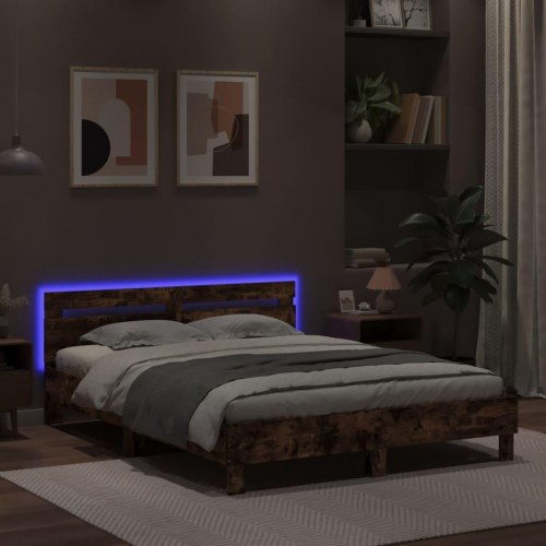 Sengeramme med sengegavl og LED-lys 140×190 cm - røget egetræ