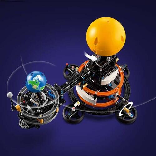 Konstruktionsspil Lego Technic 42179 Planet Earth and Moon in Orbit