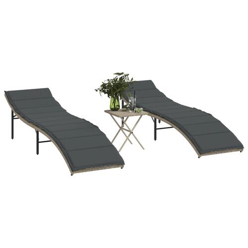 Liggestole 2 stk. med bord polyrattan lysegrå