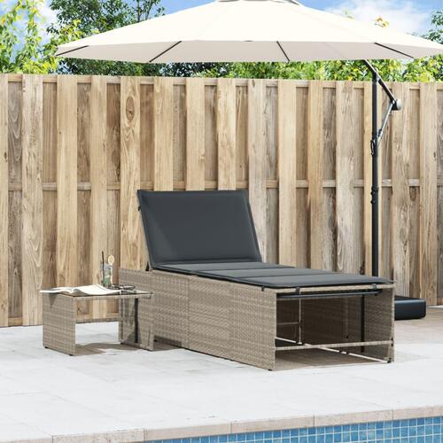 Liggestole 2 stk. med bord polyrattan lysegrå