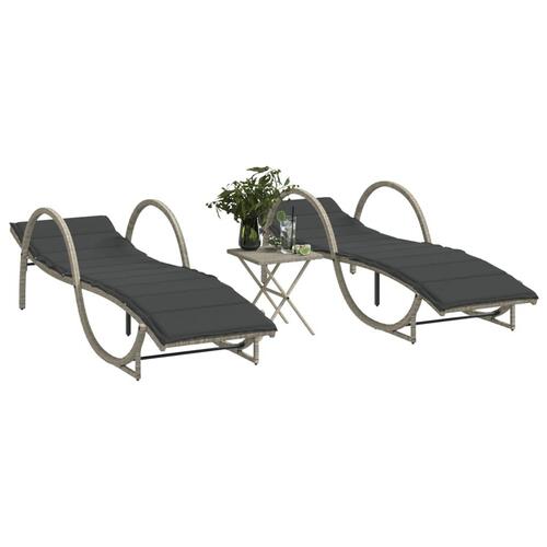Liggestole 2 stk. med bord polyrattan lysegrå