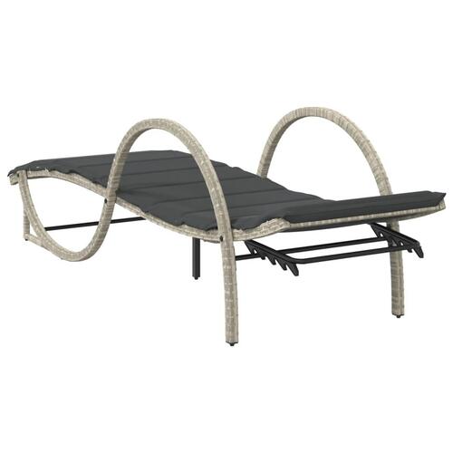 Liggestole 2 stk. med bord polyrattan lysegrå